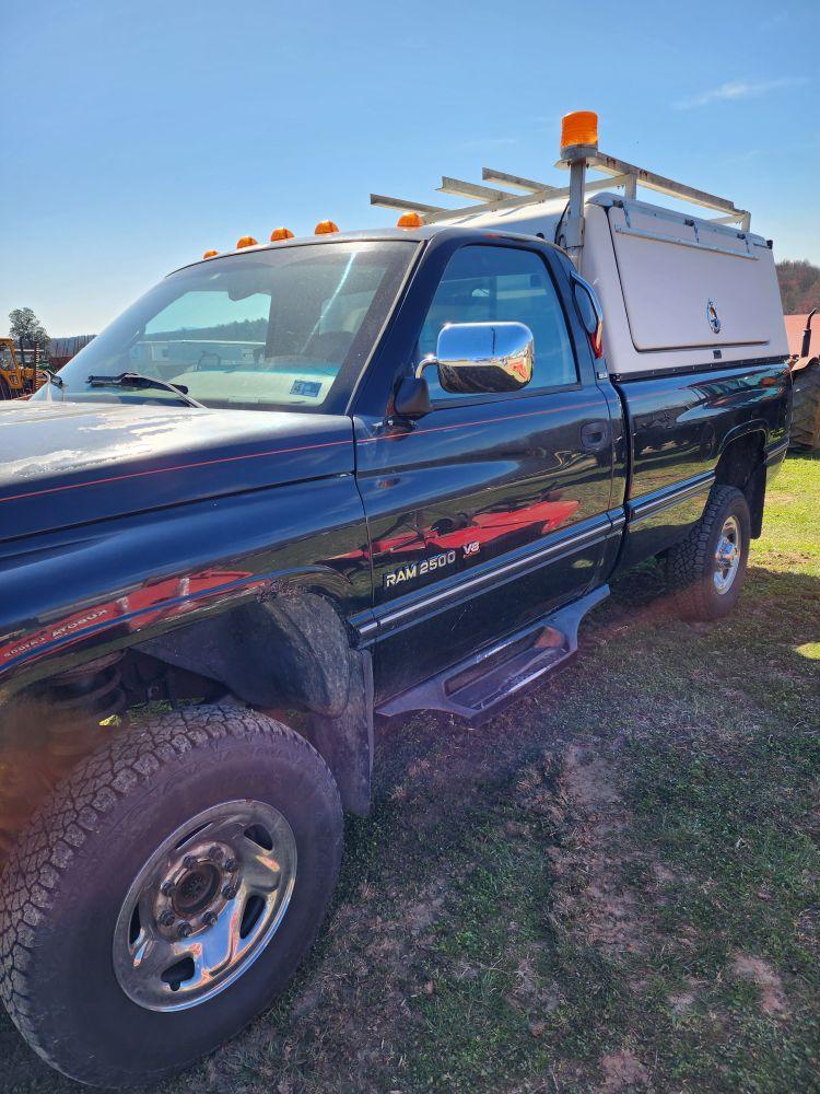 1997 DODGE 2500 4WD WITH 199,000 MILES - HAS TITLE