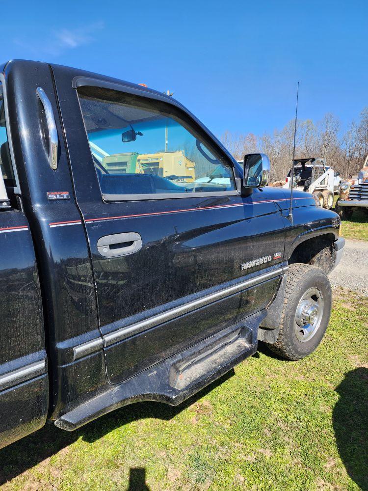 1997 DODGE 2500 4WD WITH 199,000 MILES - HAS TITLE