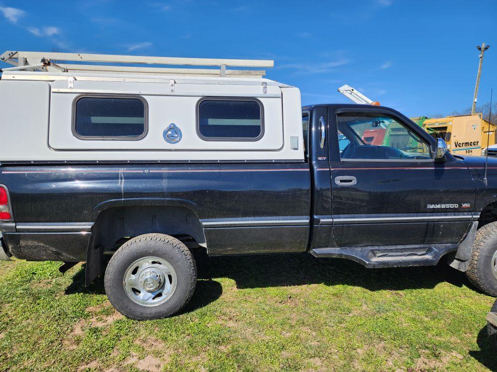 1997 DODGE 2500 4WD WITH 199,000 MILES - HAS TITLE