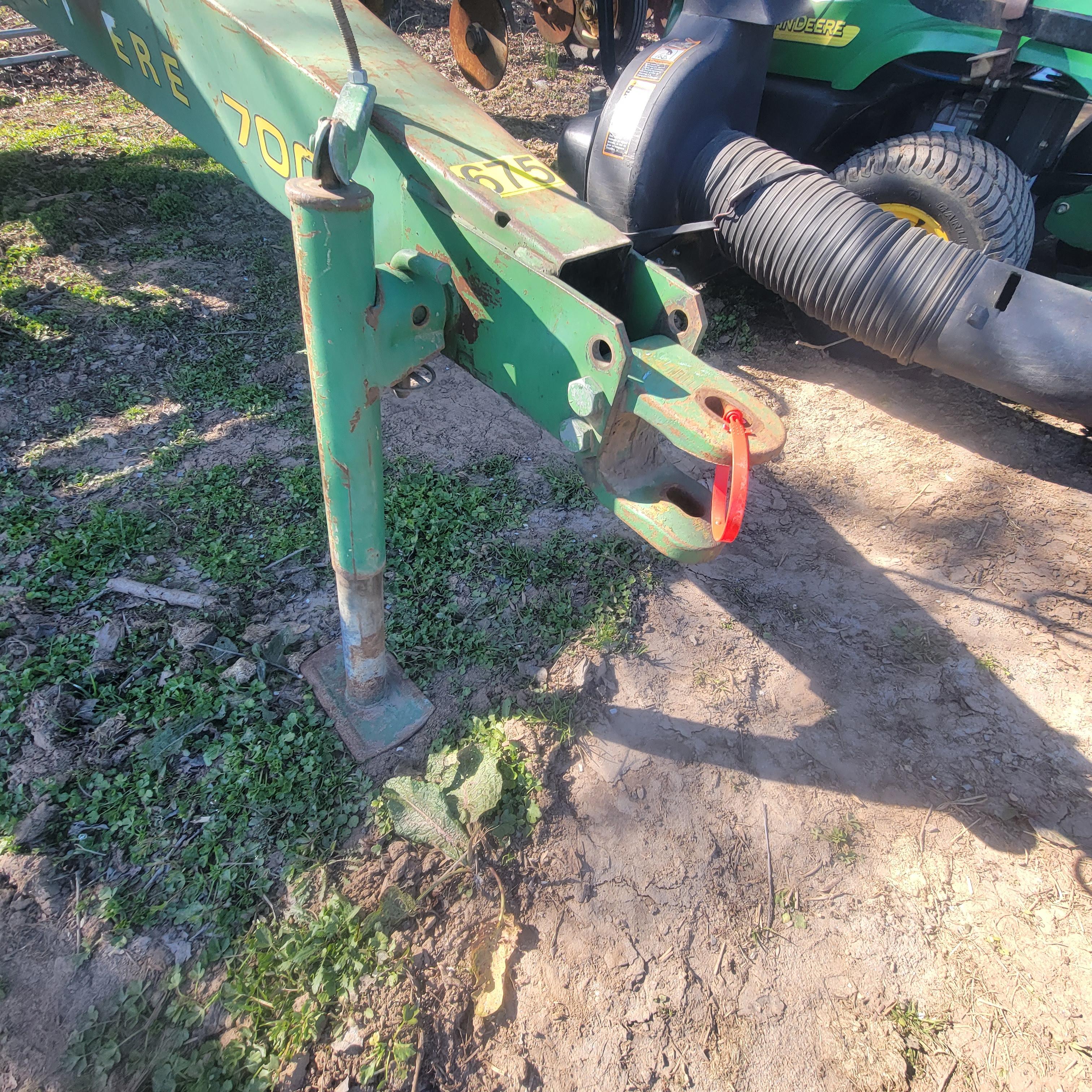 JOHN DEERE 7000 CORN PLANTER (MONITOR IN BOX)