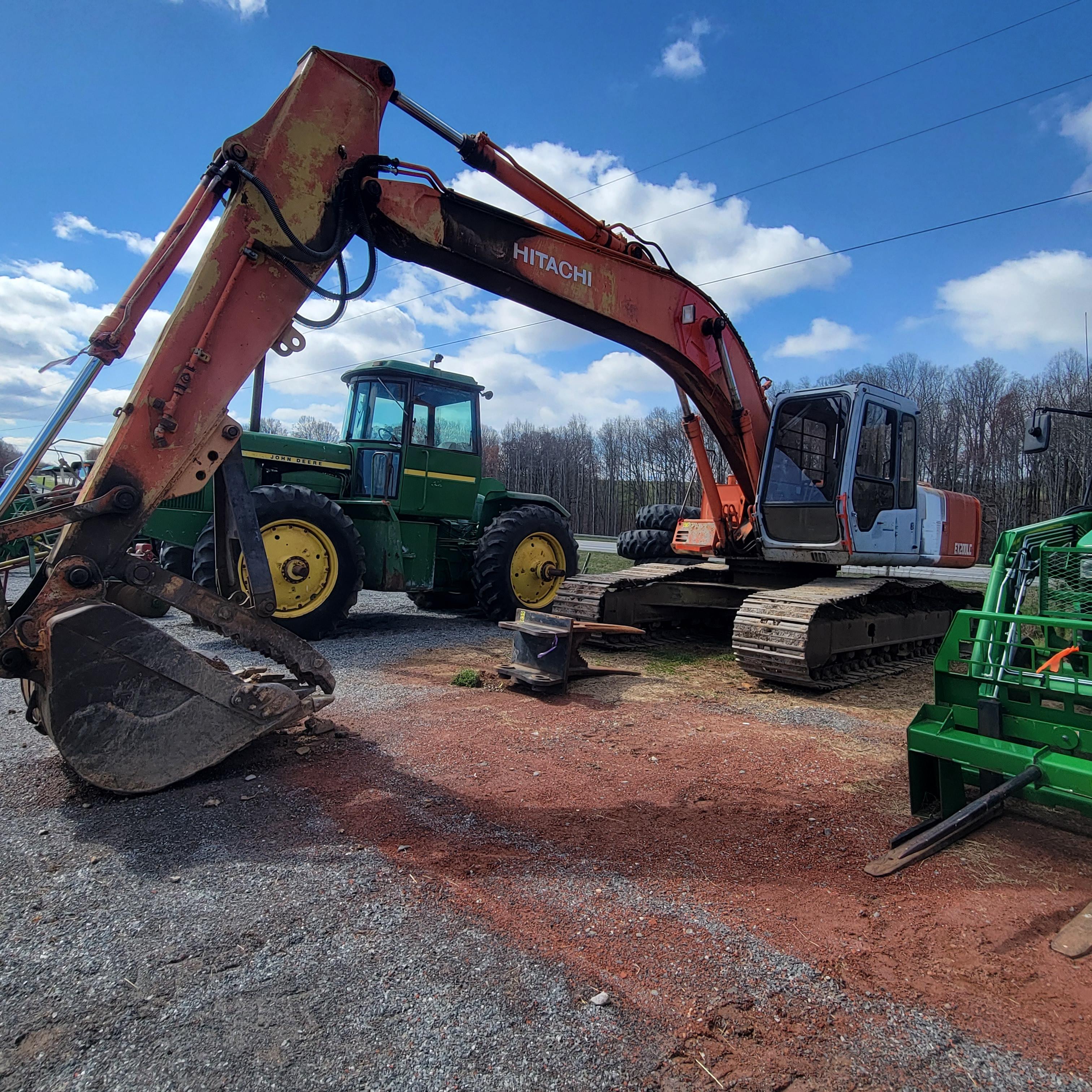 HITACHI EXCAVATOR - RUNS GOOD - 12260.1 HOURS