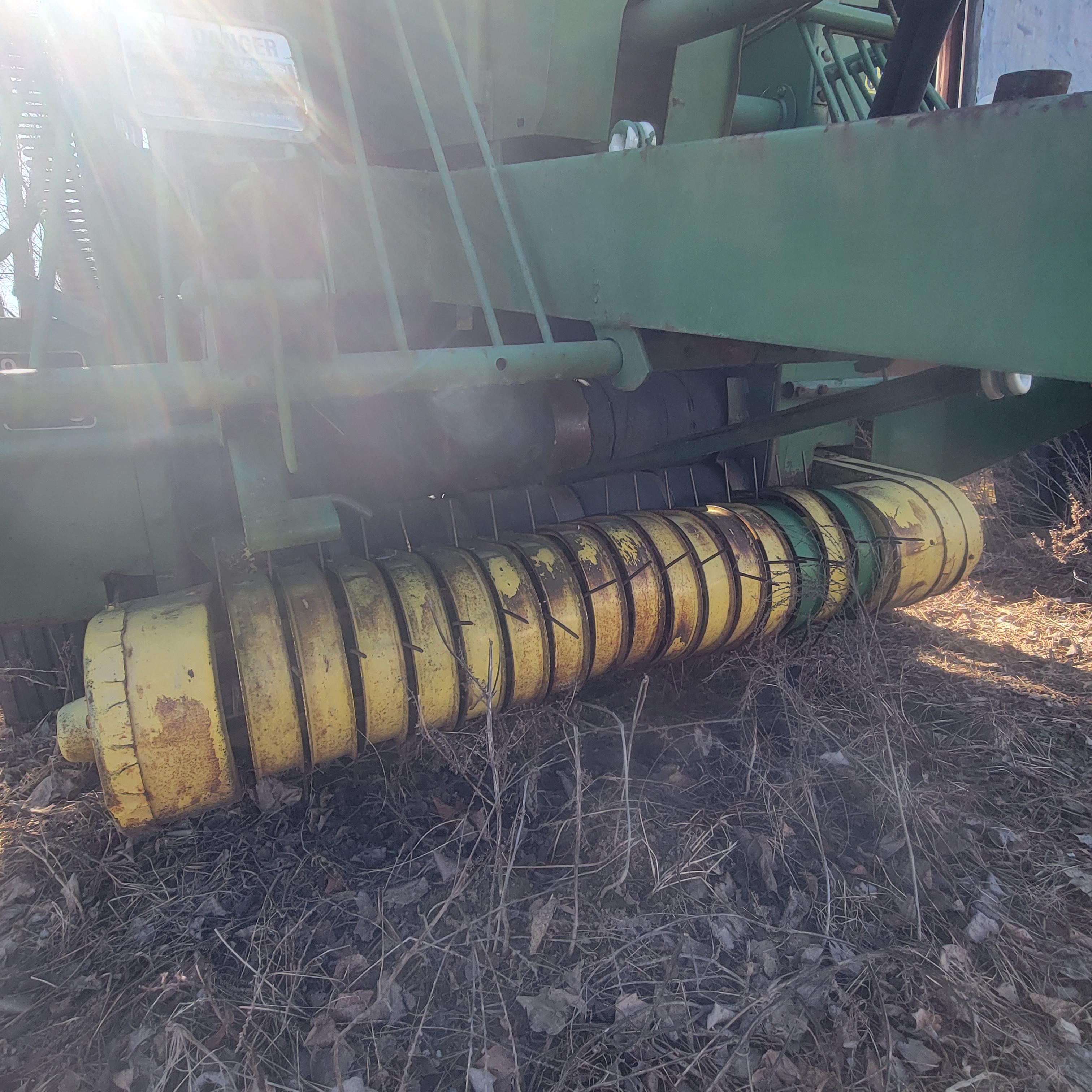 JOHN DEERE 410 ROUND BALER