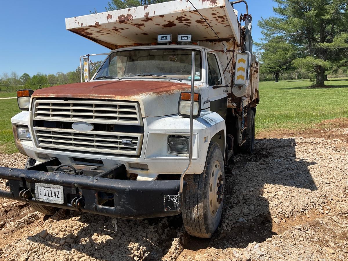 1988 F800 Ford Dump Truck