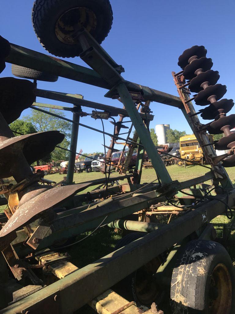 28 ft John Deere leveling disk