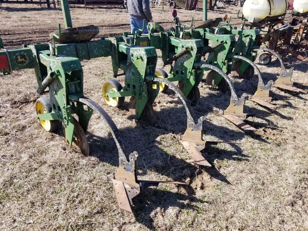 JOHN DEERE 886 5 ROW CULTIVATOR