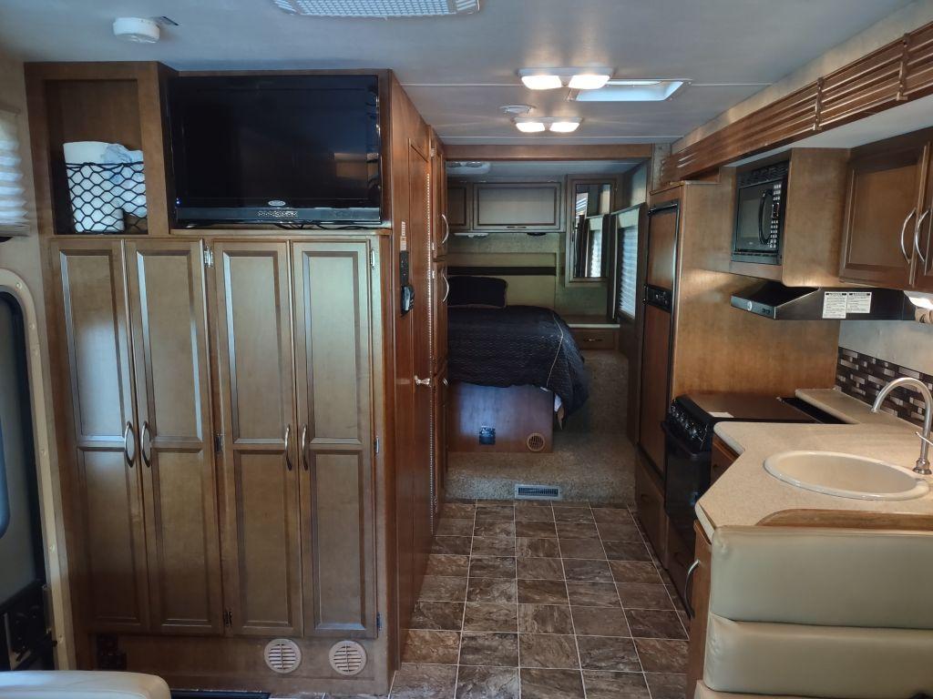 2013 THOR ACE MOTOR HOME RV, EVO 29.2 FORD, MILES SHOWING: 29,000, VIN: 1F64F50Y