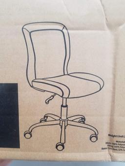 White Office Chair with Mesh Back, by Mainstays - New
