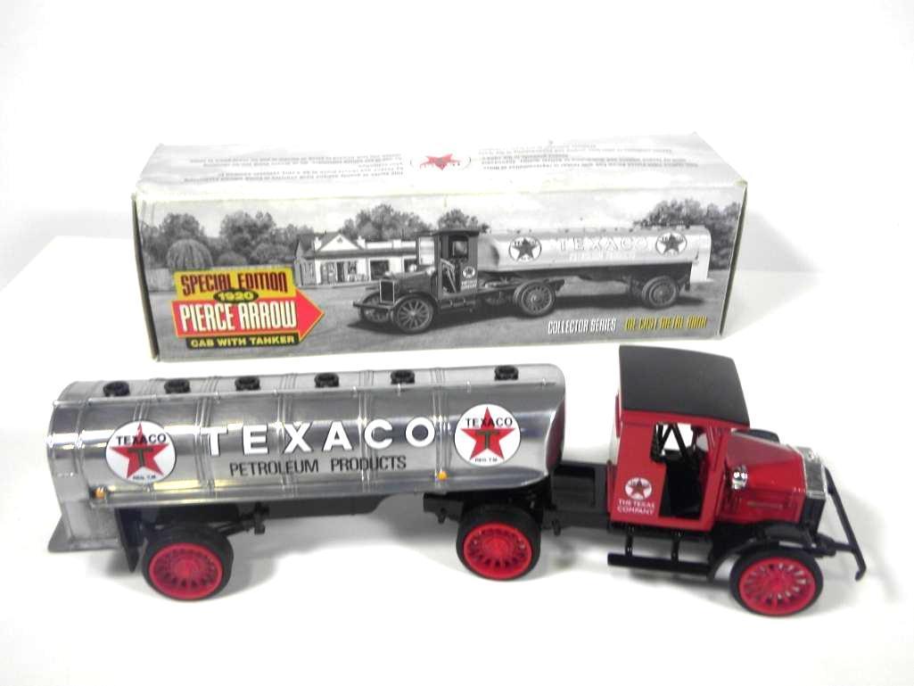 Ertl Collectibles 1920 Pierce Arrow Texaco Cab w/Tanker Coin Bank w/Key & Box