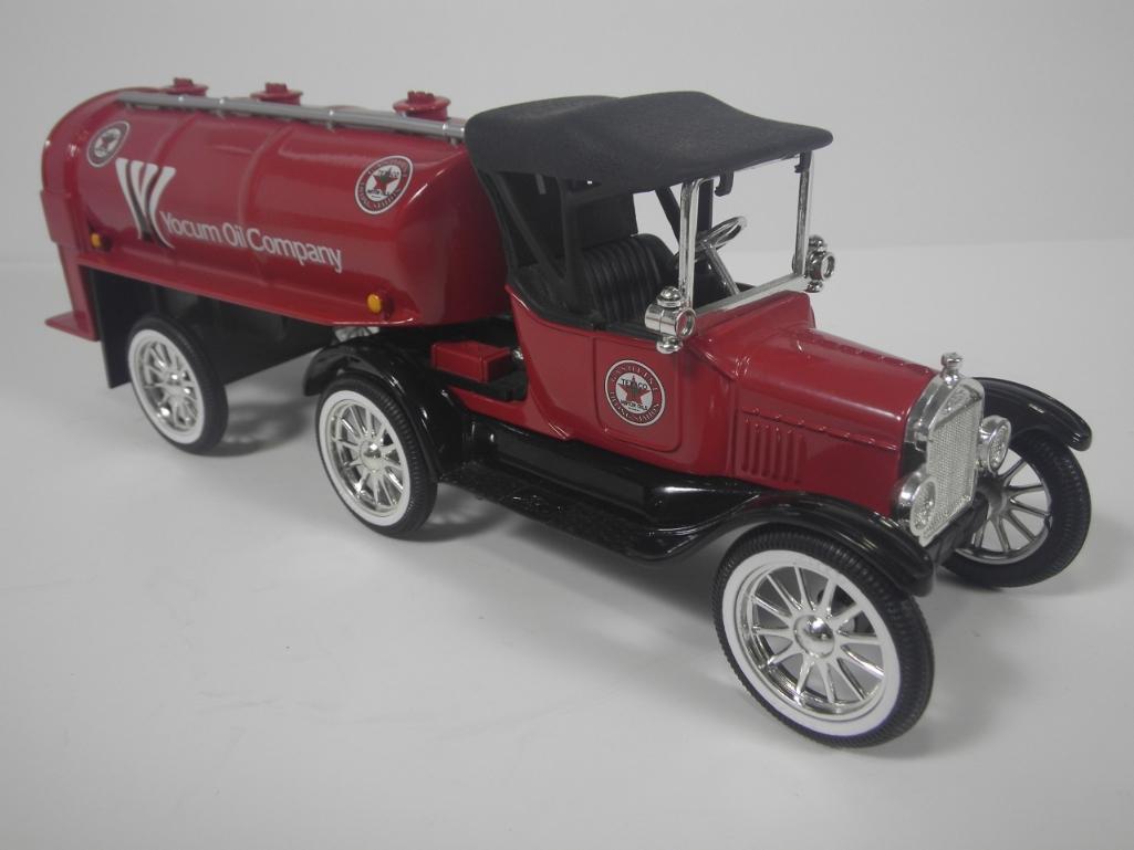 Ertl 1918 Ford Model T Runabout w/"Yocum Oil Company" Tanker Trailer Coin Bank w/Key & Box