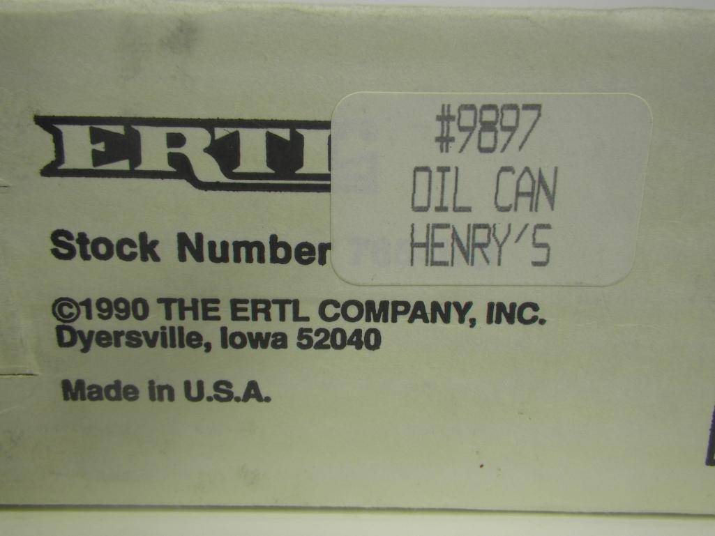 Ertl 1931 Hawkeye "Oil Can Henry's" Tanker Bank w/Key & Box