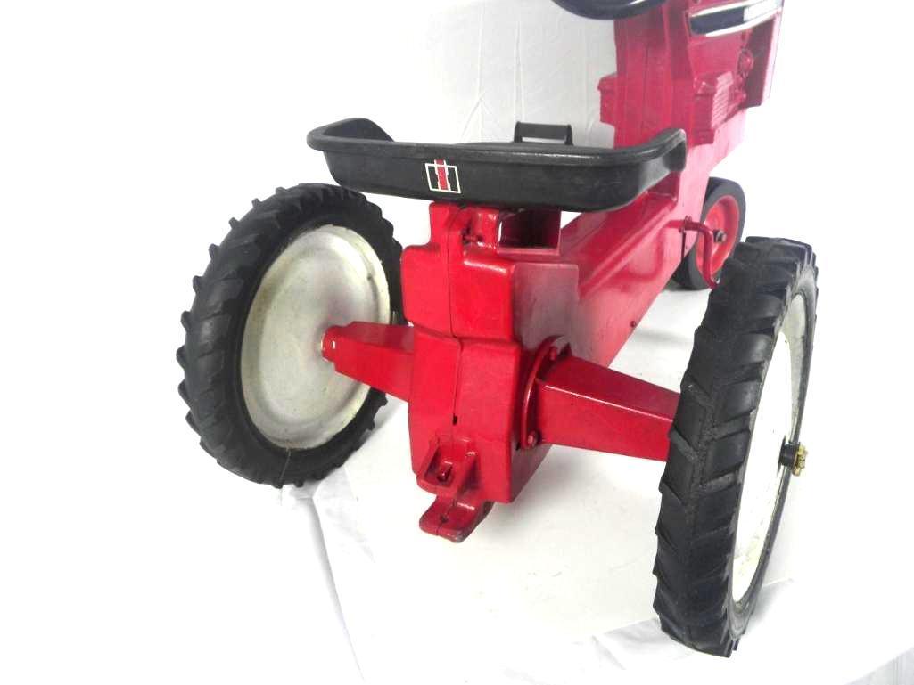 Ertl International Pedal Tractor Model 404