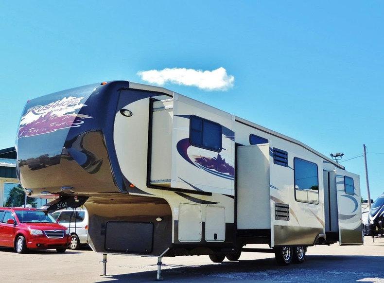 2012 Rushmore RF38FL12 Crossroads  40' 5th Wheel