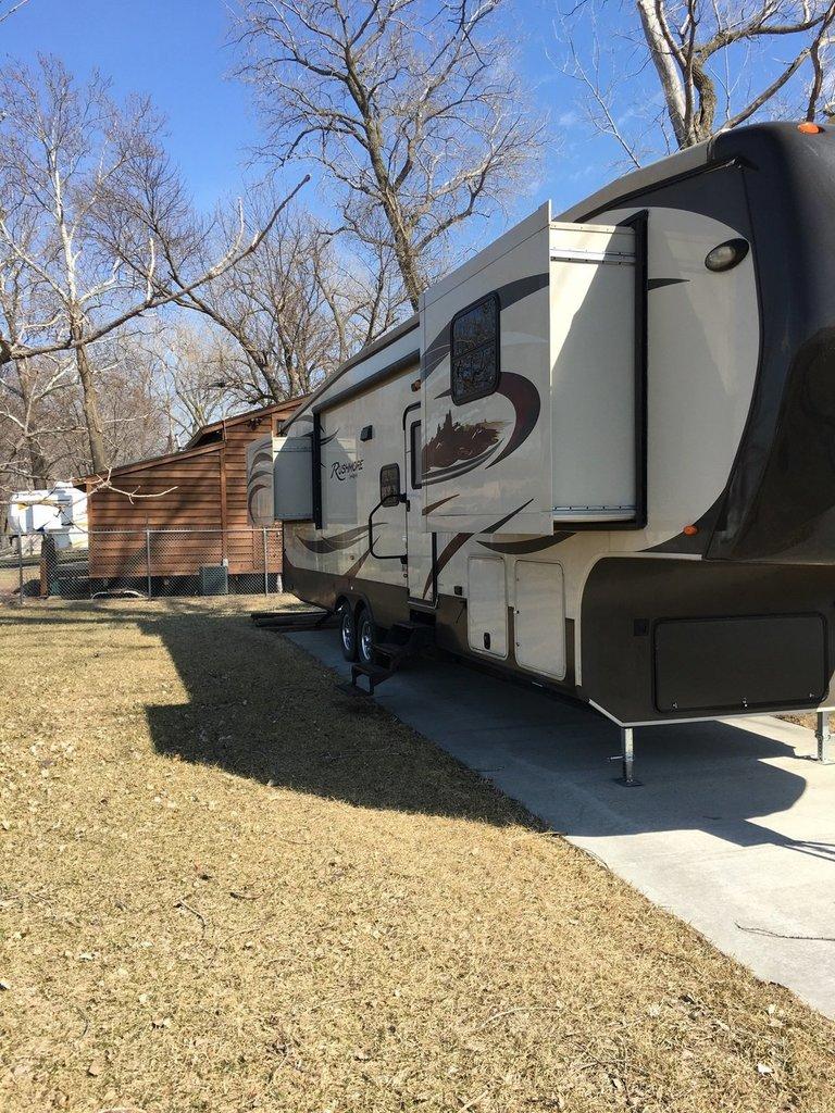 2012 Rushmore RF38FL12 Crossroads  40' 5th Wheel