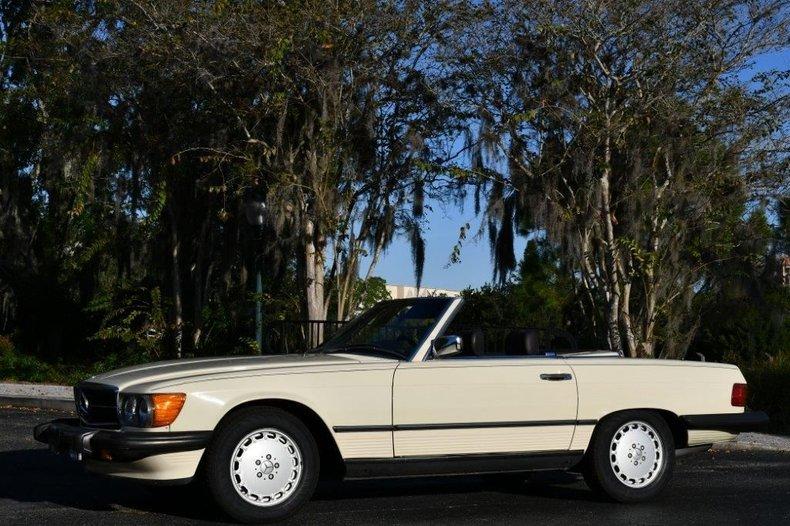 1987 Mercedes-Benz 560 SL Convertible