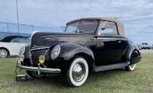 1939 Ford Deluxe Cabriolet