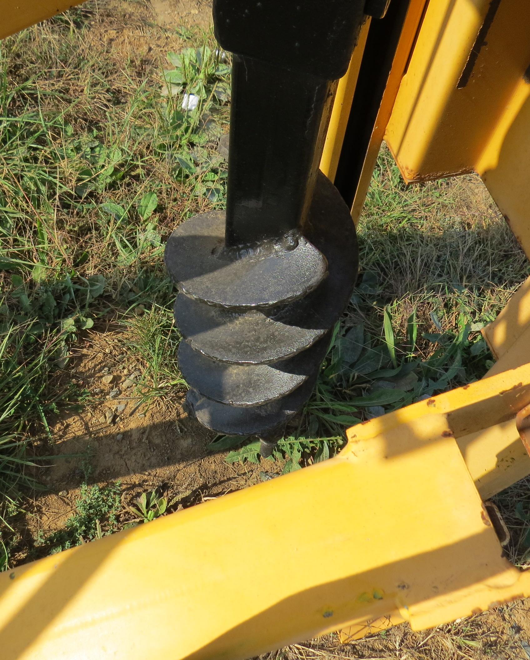 BELLTEC POST HOLE DIGGER