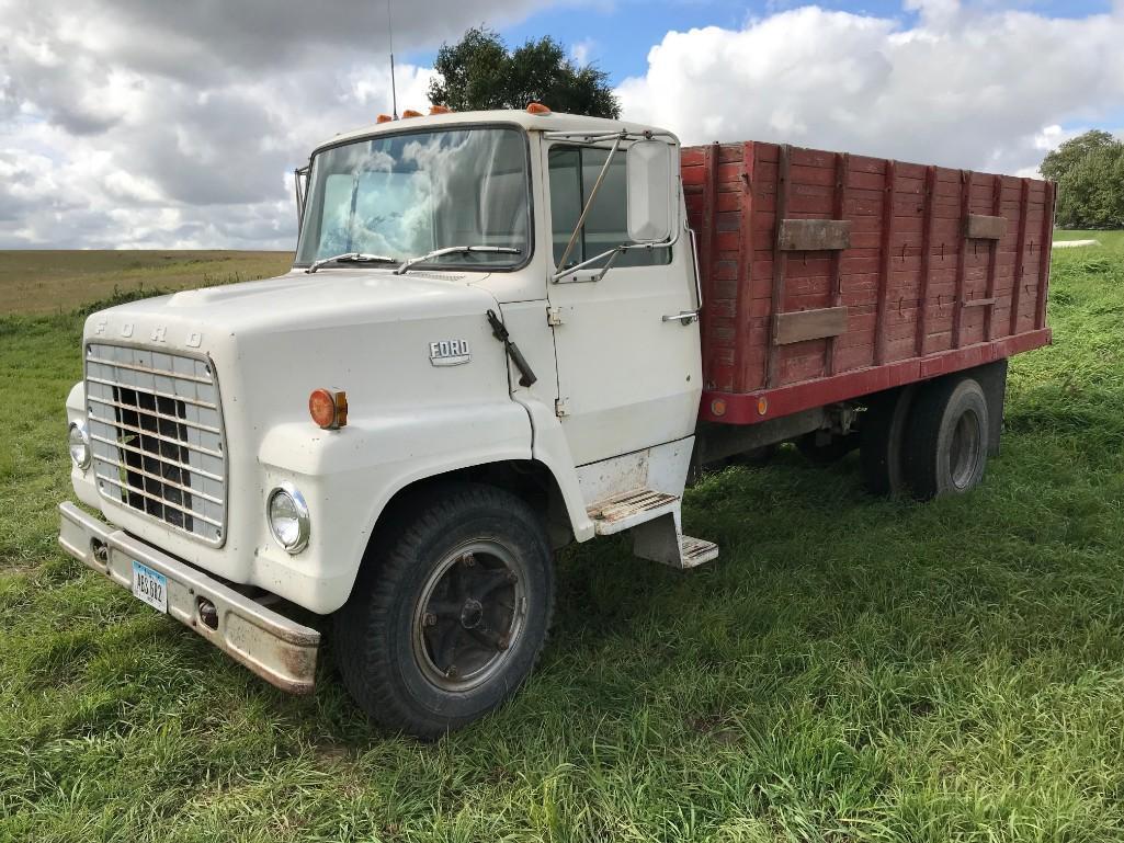 FORD F700 STRAIGHT TRUCK