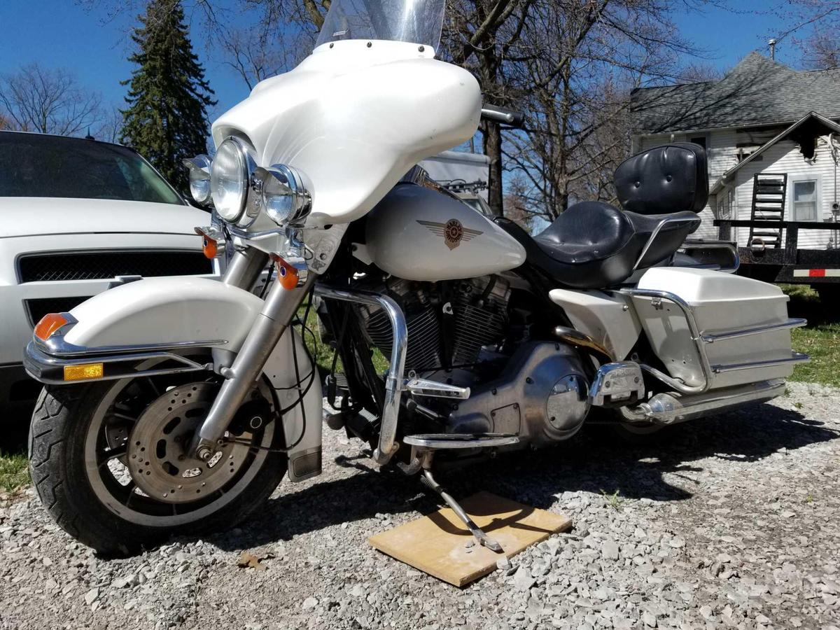 HARLEY DAVIDSON FLHT POLICE MOTORCYCLE