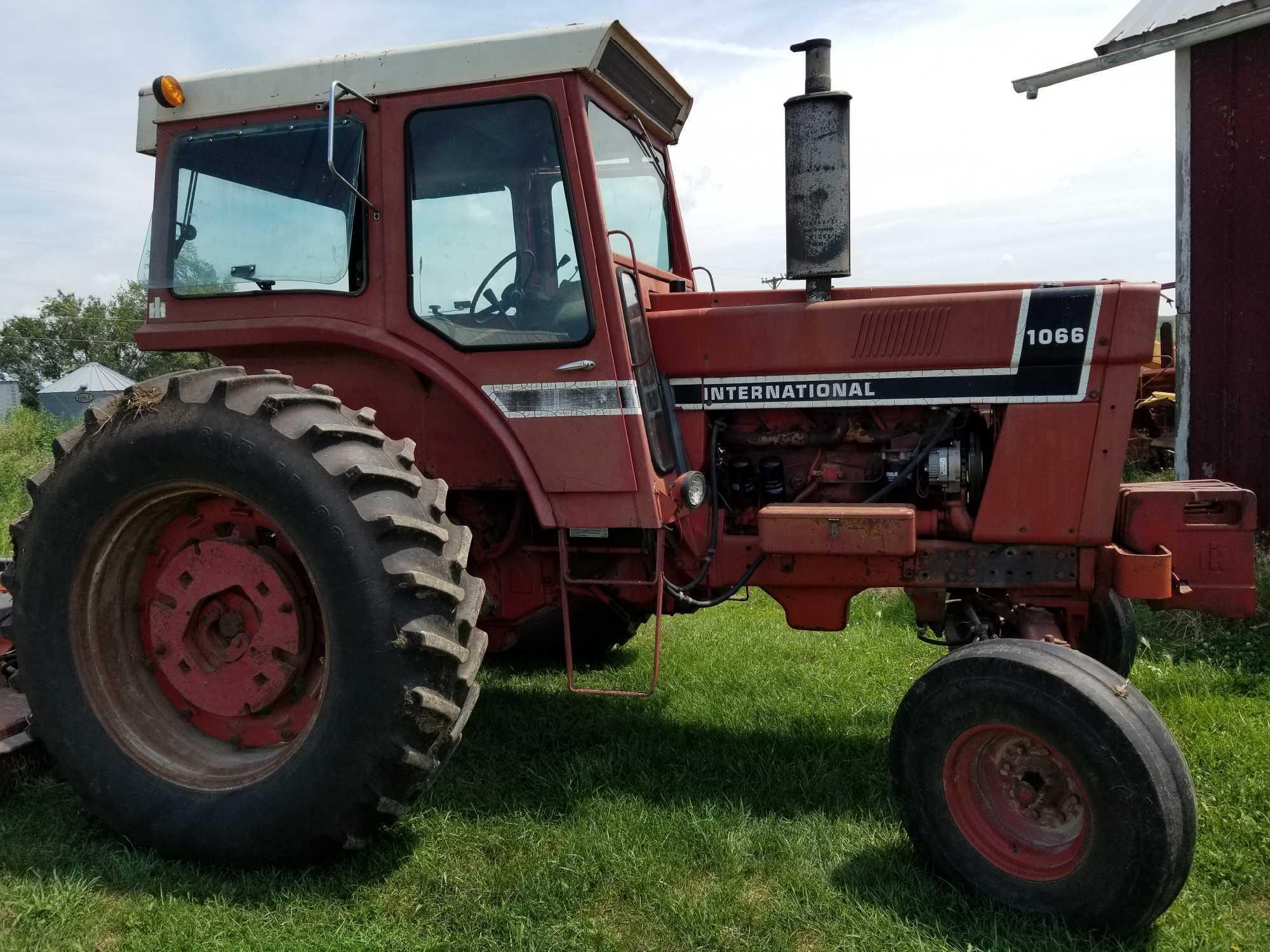 1976 INTERNATIONAL DIESEL 1066 TRACTOR