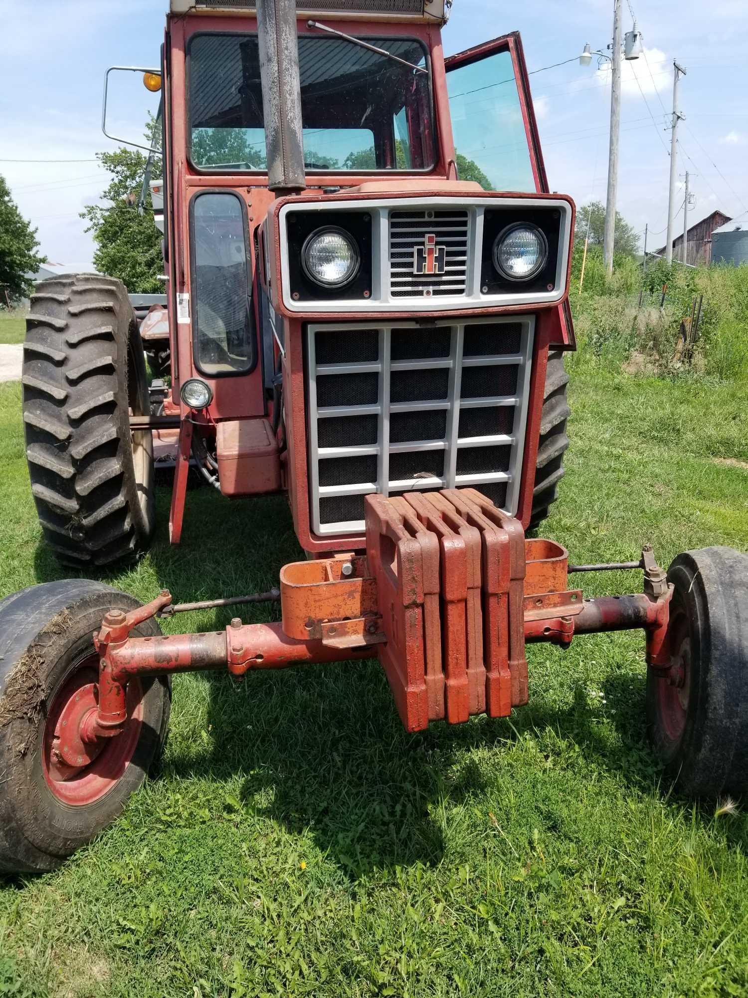 1976 INTERNATIONAL DIESEL 1066 TRACTOR