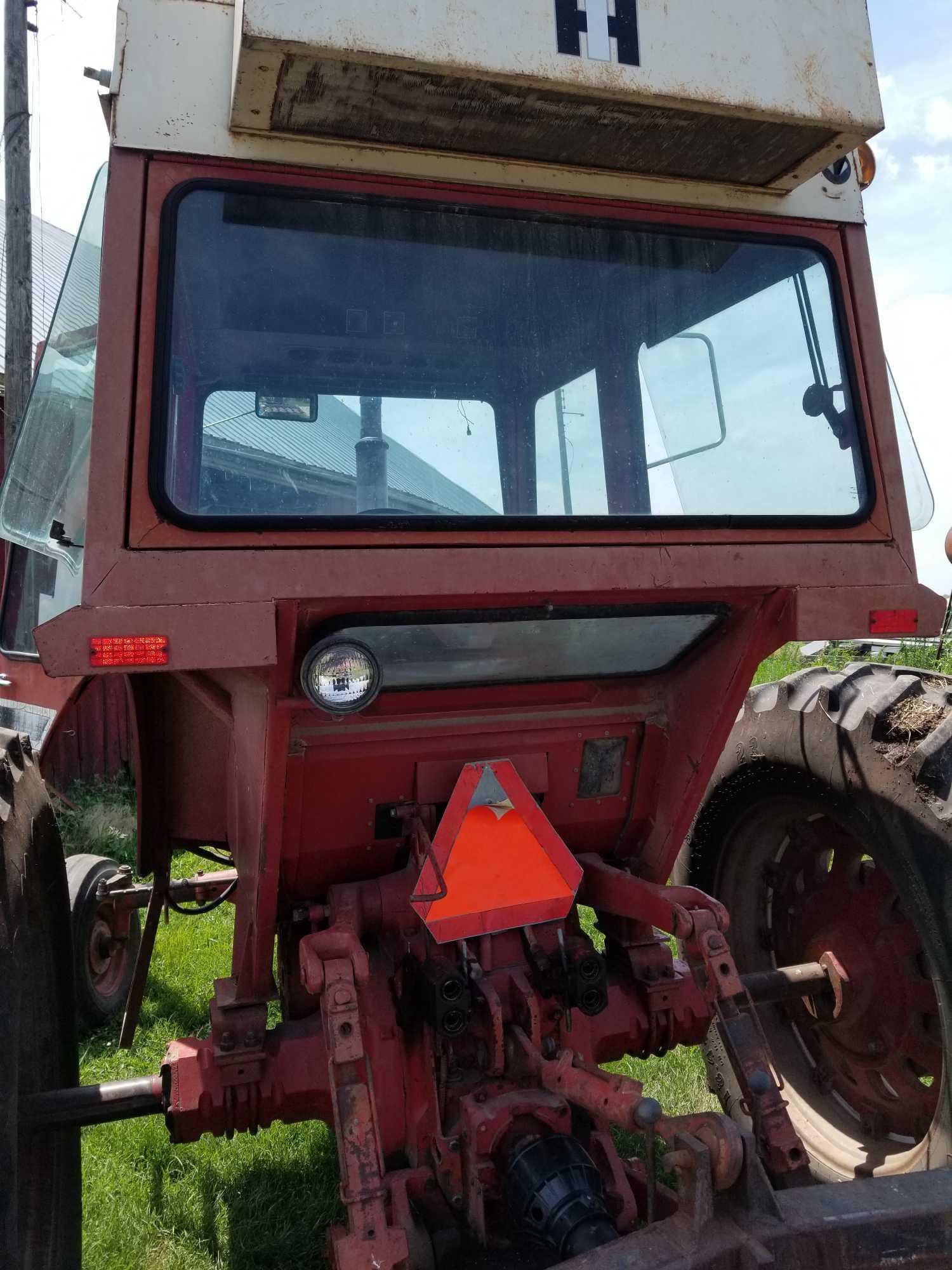 1976 INTERNATIONAL DIESEL 1066 TRACTOR