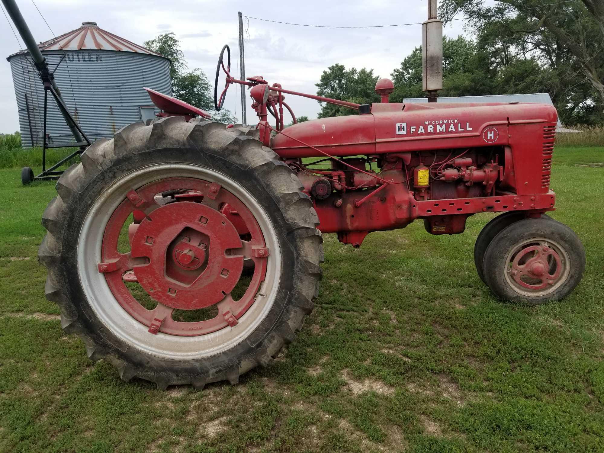 1943 "H" FARMALL GAS TRACTOR