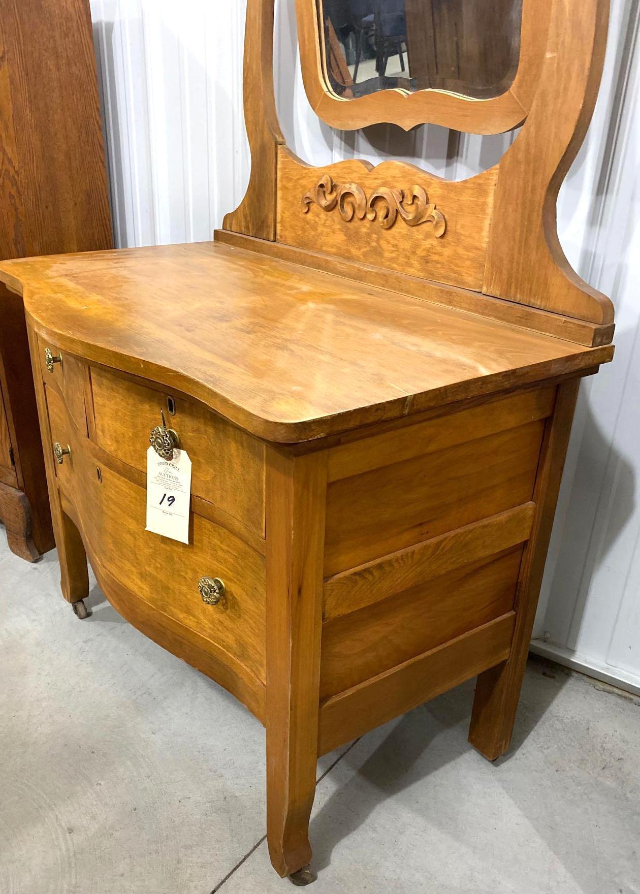 Antique women?s vanity on casters with mirror