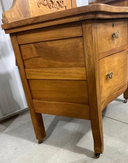 Antique women?s vanity on casters with mirror