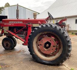 Farmall 560 Gas Tractor - LOADER NOT INCLUDED (8a)