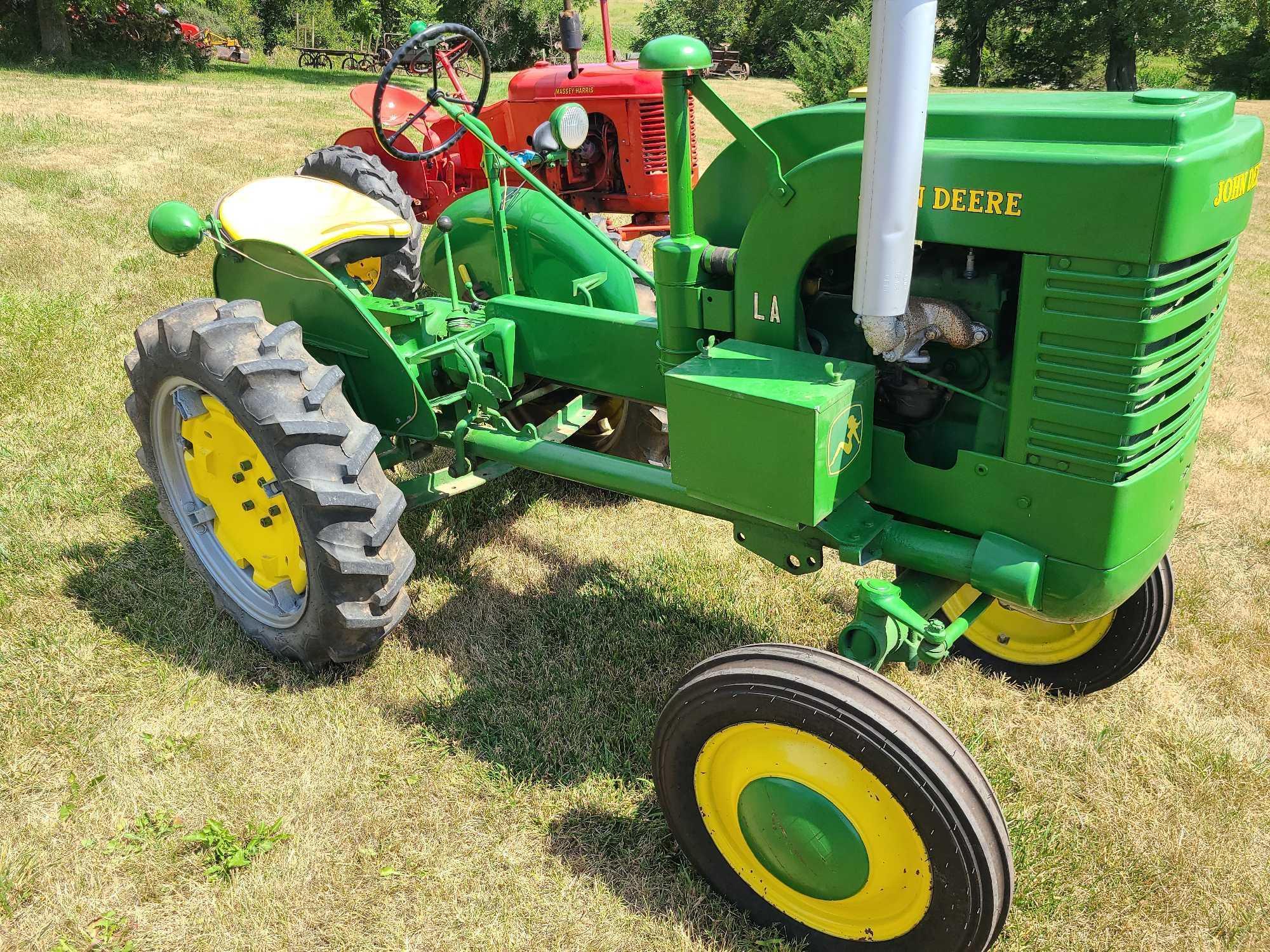 JOHN DEERE LA TRACTOR