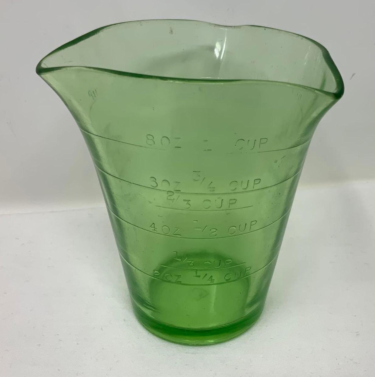 Vintage Federal green depression measuring cup 8 oz, 2 c green depression