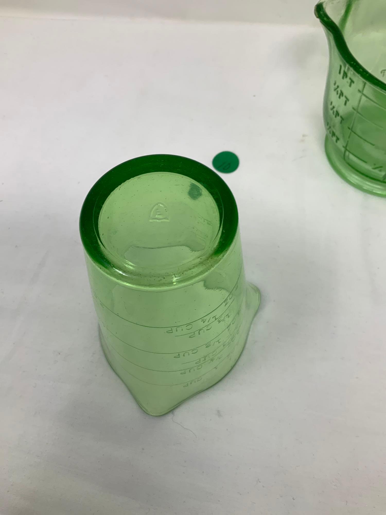 Vintage Federal green depression measuring cup 8 oz, 2 c green depression