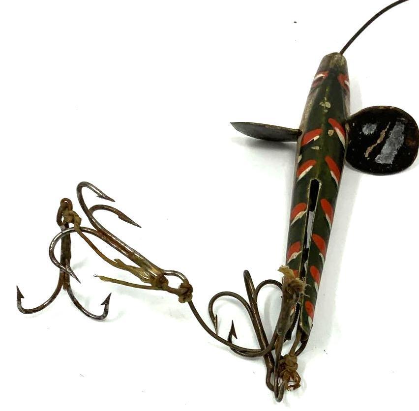 VINTAGE METAL LURE