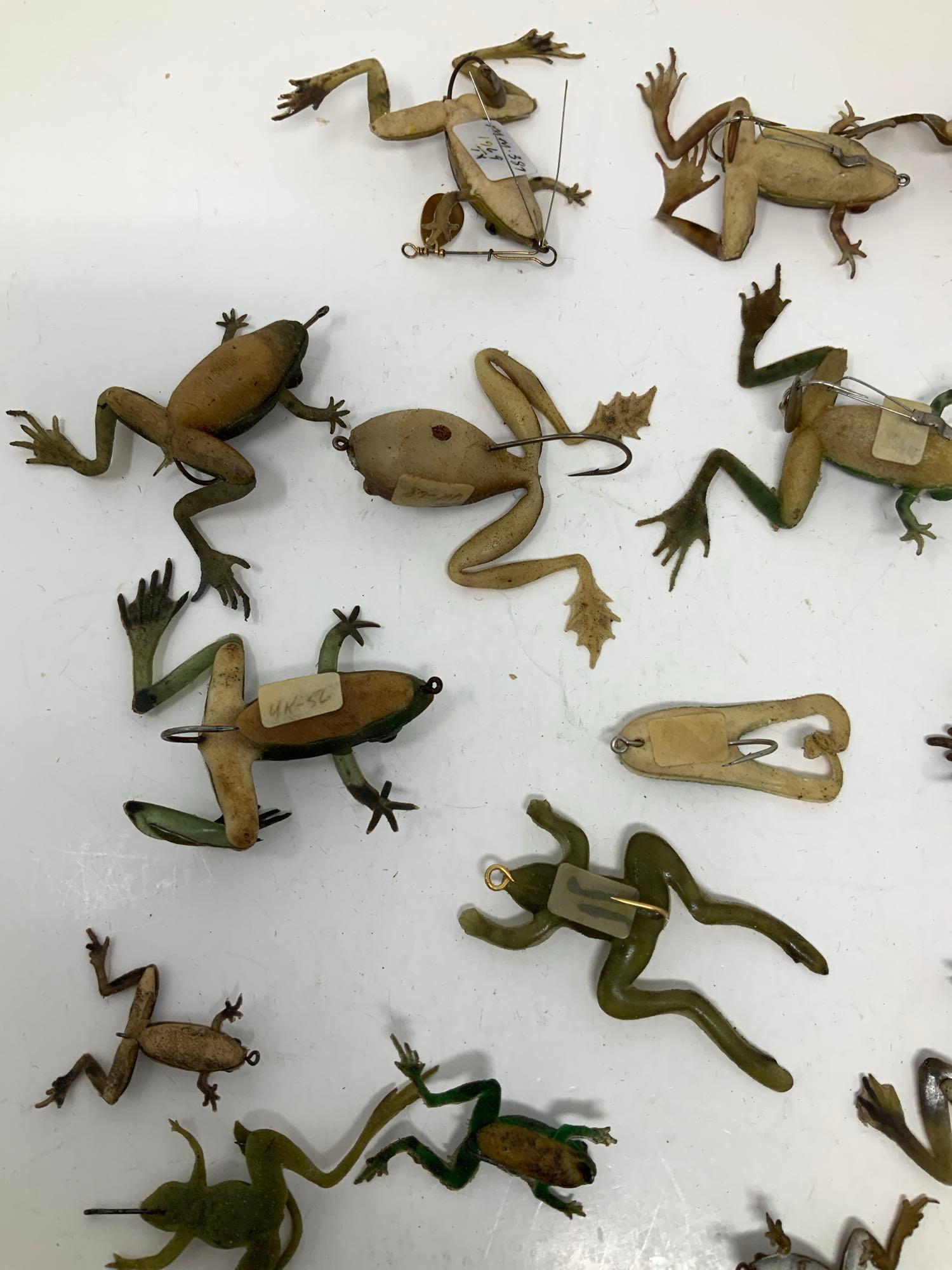 VINTAGE PLASTIC FROG LURES