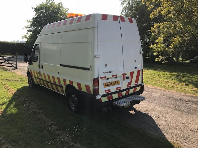 White Ford Transit Compressor 350 MWB (NO VAT) 2006