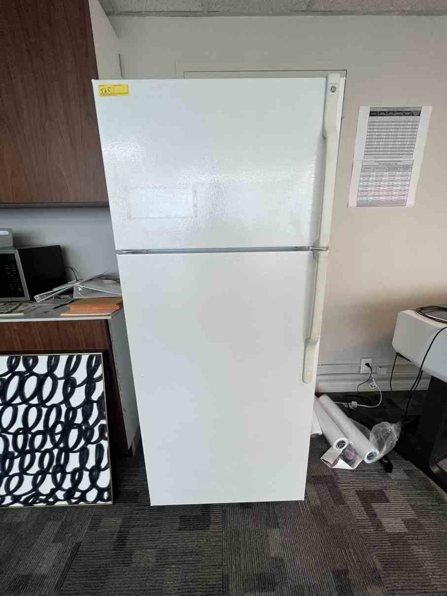 GE Refrigerator