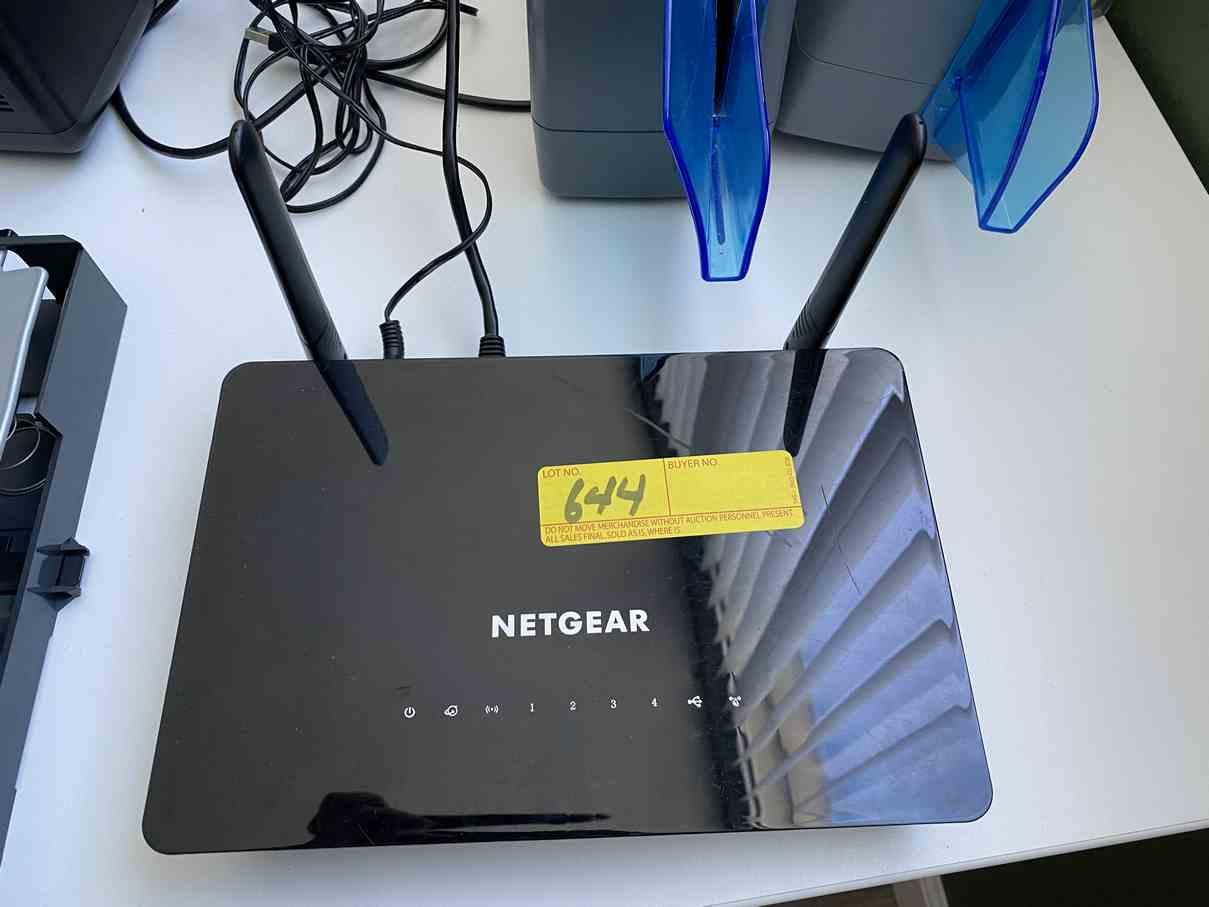 NetGear R6220 WiFi Router