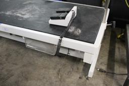 Paw Brothers Electric Hydraulic Table