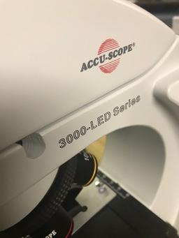 AccuScope 3000 Microscope w/ Cover