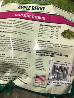 Standee cookie cubes apple berry, recommended for horses 2 lbs