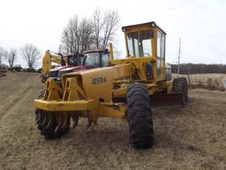 JD 570-A Road Grader