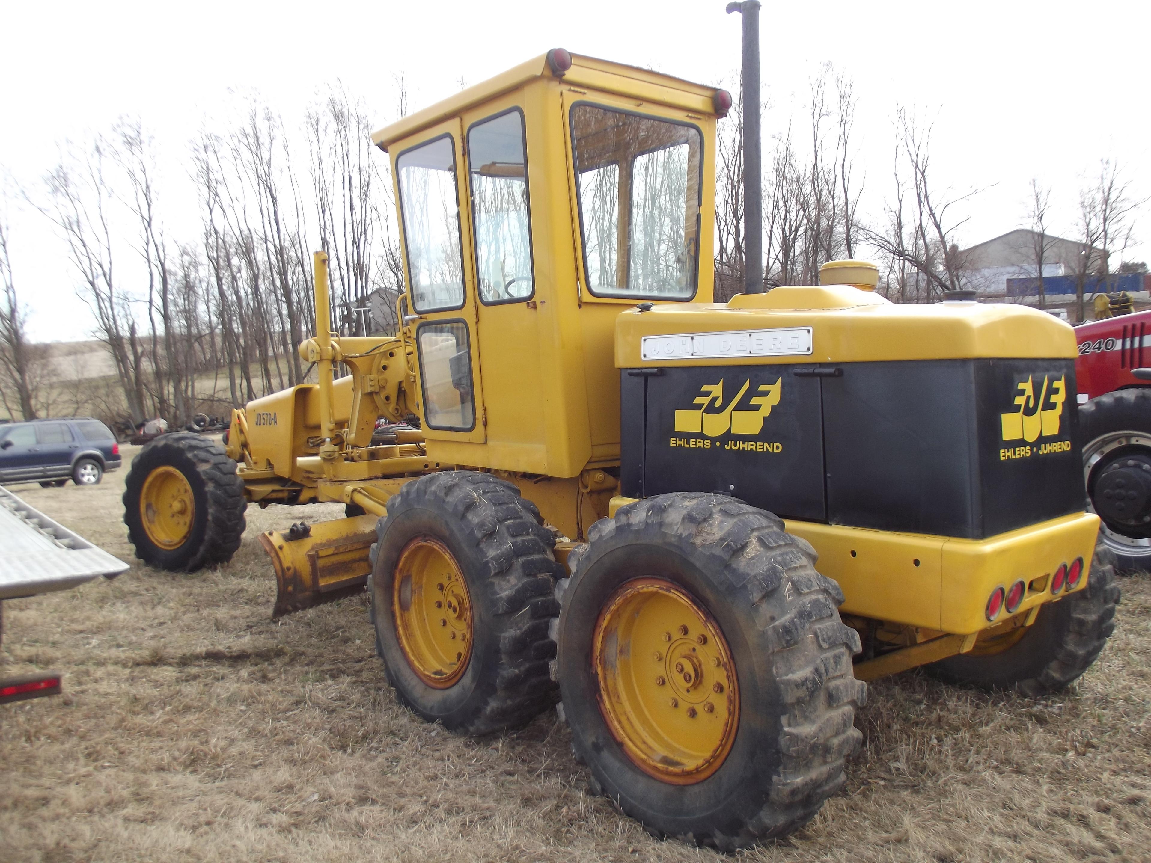 JD 570-A Road Grader