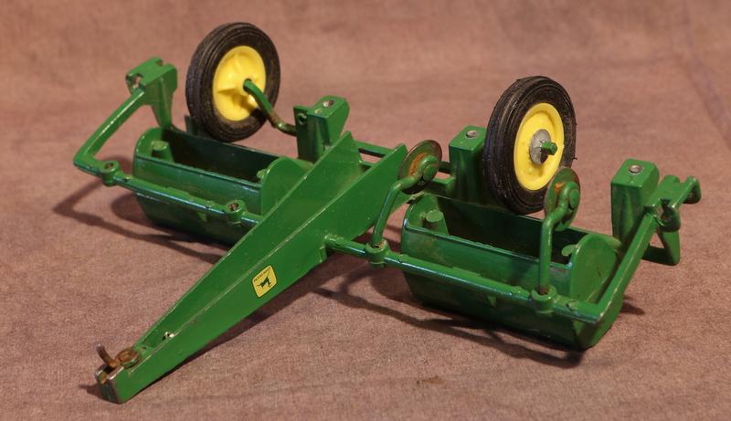 Toy JD 4 row planter