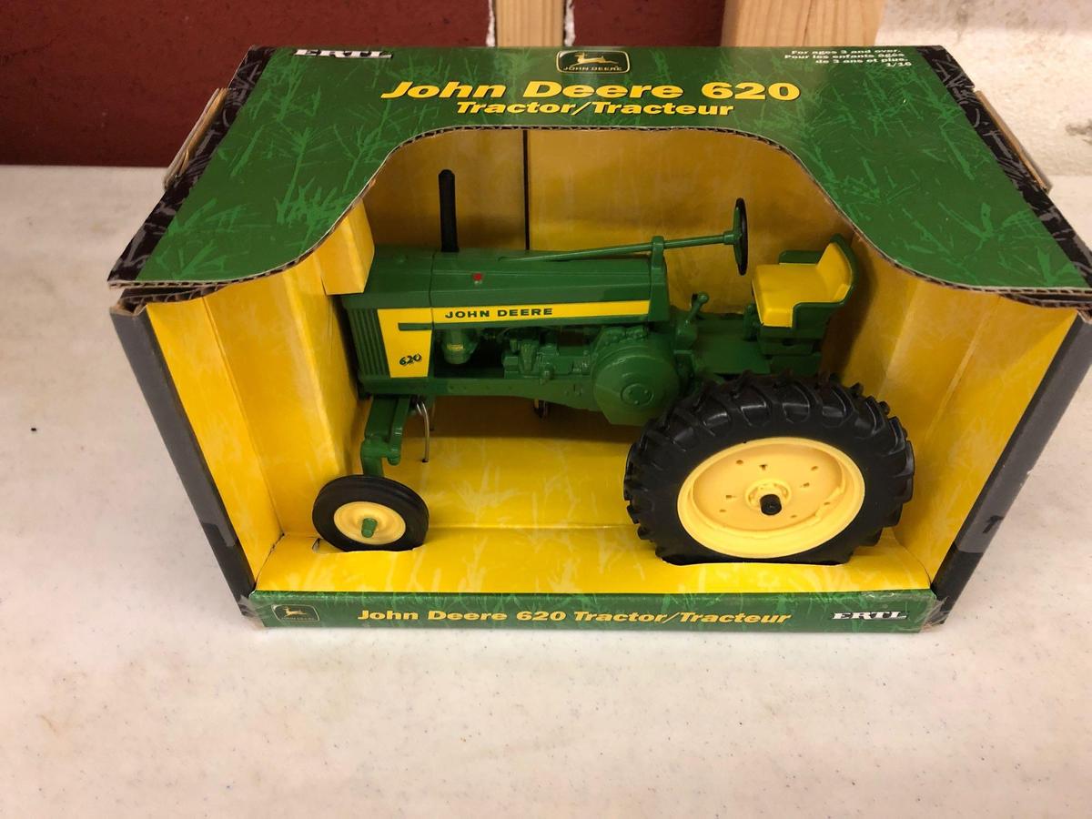 Ertl John Deere 620 wide front 1/16 scale diecast tractor