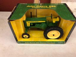 Ertl John Deere 620 wide front 1/16 scale diecast tractor