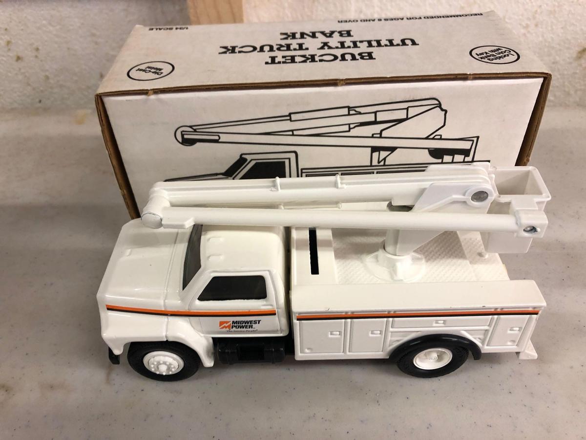 Ertl diecast bucket utility truck bank 1/34 scale