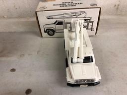 Ertl diecast bucket utility truck bank 1/34 scale