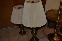 Large quantity of table & floor lamps