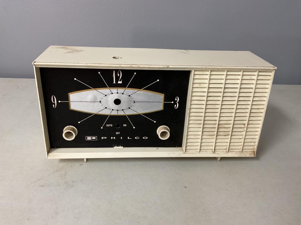 VINTAGE PHILCORADIO CLOCK