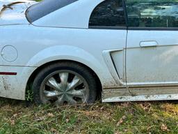 2000 Ford Mustang 2-door car